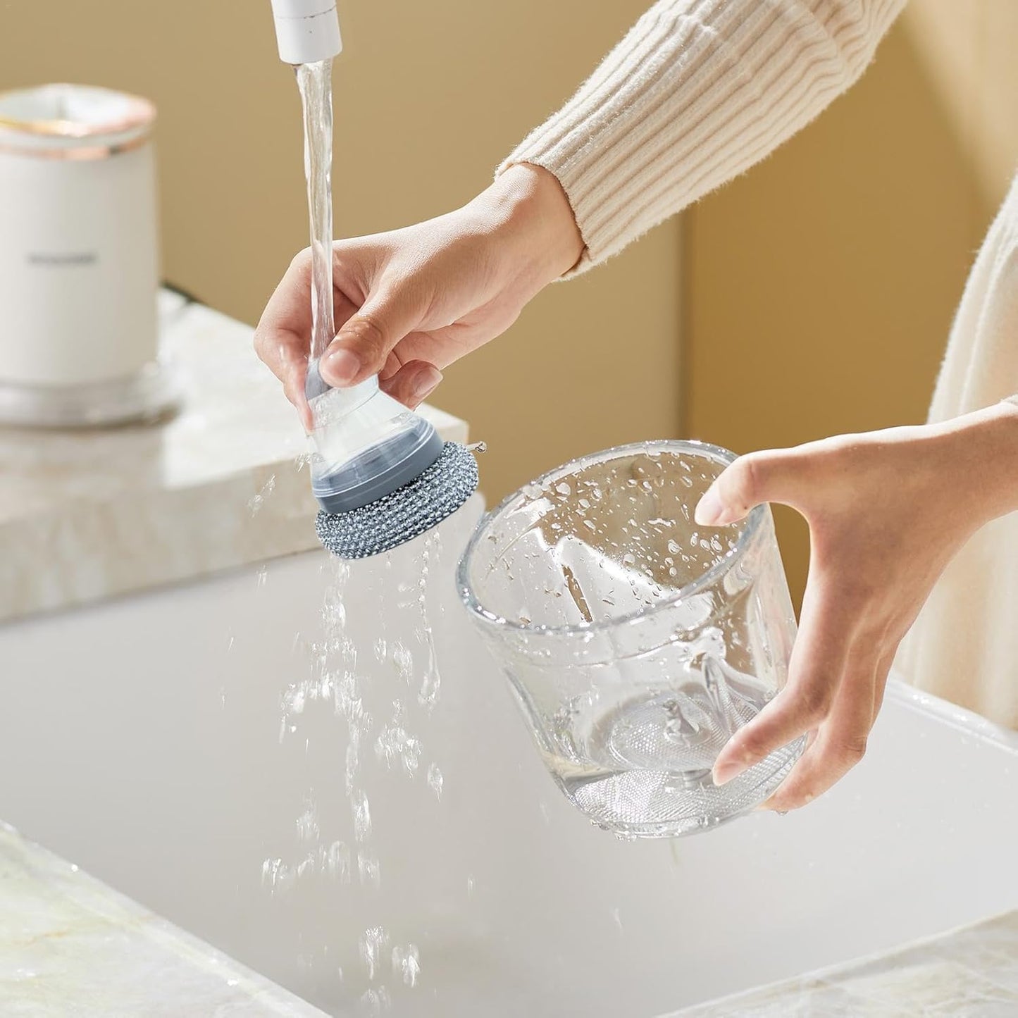 New Multi-Functional Liquid-Added Dispenser, Dish Scrubber with Soap Dispenser, Soap Dispensing Palm Brush, Kitchen Dishwashing Push-Type Cleaning Brush, Automatic Liquid-Added Steel Ball Brush